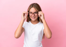 Jakie parametry powinny mieć okulary korekcyjne dla dzieci?