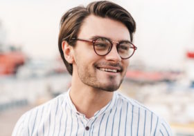 Armani Okulary – Najmodniejsze okulary korekcyjne dla mężczyzn
