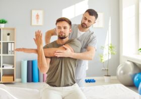 Zamrożony bark w obrazie diagnostycznym a zagrożenia zawodowe fizjoterapeutów